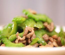 苦瓜炒肉丝—迷迭香的做法
